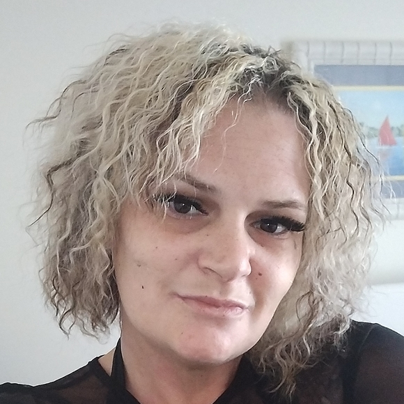 Meet your Posher, Jennii - Picture 2 of 3